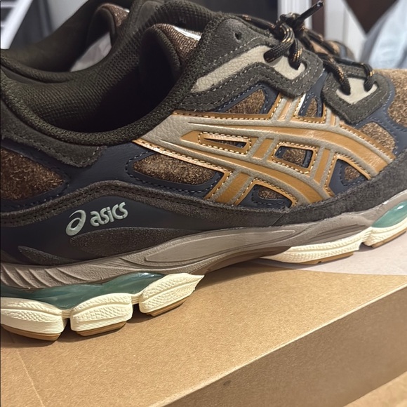 Men’s ASICS Earthy Tone Sneakers - Picture 6 of 7